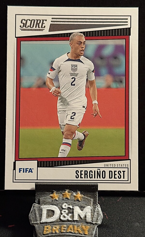 22/23 Panini score fifa - Sergino Dest
