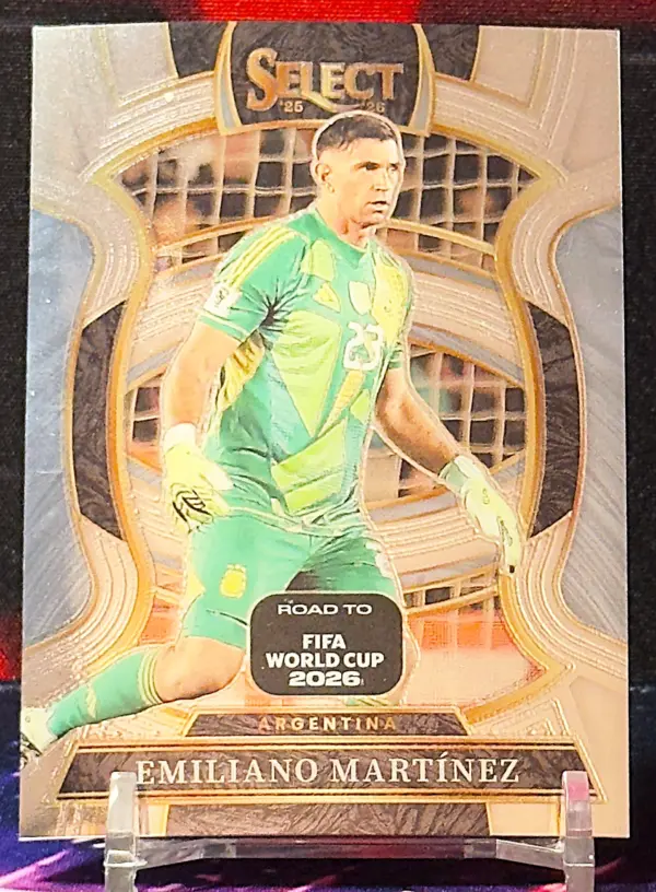 25/26 Panini Select Road to FIFA - Emiliano Martínez